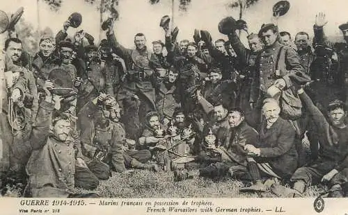 Guerre 1914-1915 marins francais en possessions des trophees / French Warsailors with German trophies