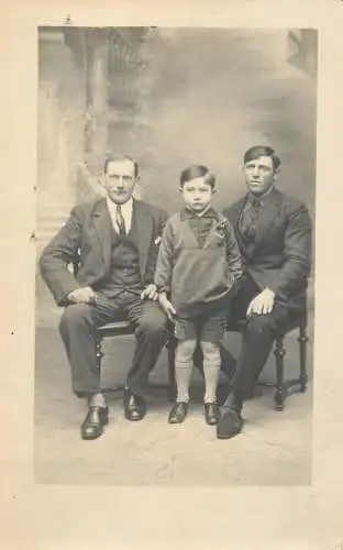 Social history souvenir photo postcard elegant family Chateauneuf