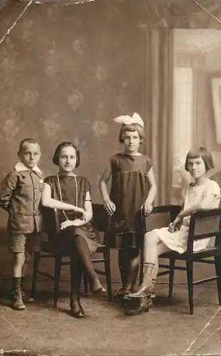 Social history souvenir photo postcard elegant children pearls
