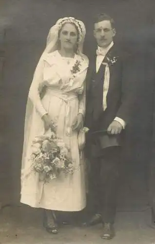 Marriage family social history wedding souvenir real photo bride veil flowers