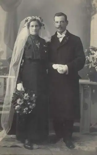 Marriage family social history wedding souvenir real photo bride groom 1982