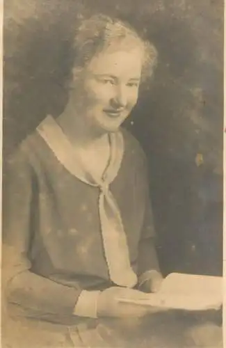 Social history souvenir real photo elegant woman coiffure