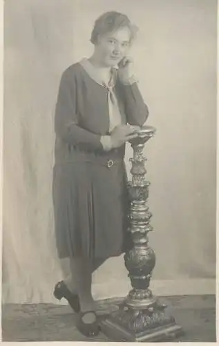 Social history souvenir real photo elegant woman coiffure