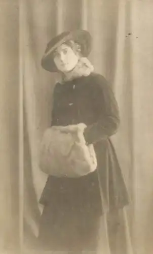 Social history souvenir real photo elegant woman coiffure lady fur coat