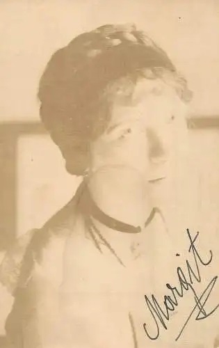 Social history souvenir real photo elegant woman coiffure