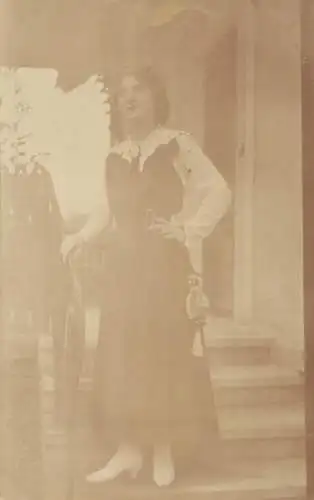 Social history souvenir real photo elegant woman lady dress coiffure