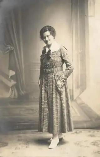 Social history souvenir real photo elegant woman lady dress Wien 1917