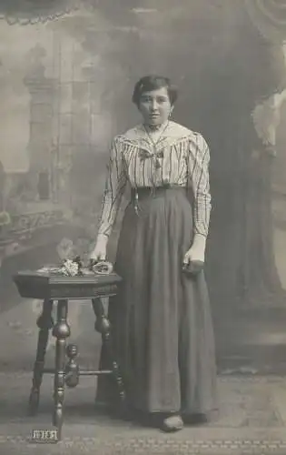 Social history souvenir real photo elegant woman coiffure