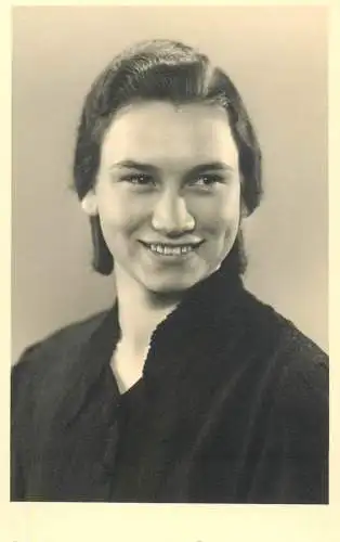 Social history souvenir real photo 1941 beauty woman smile