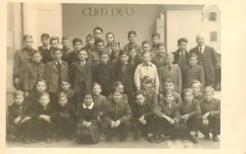 Social history souvenir real photo Cum Deo class group photo
