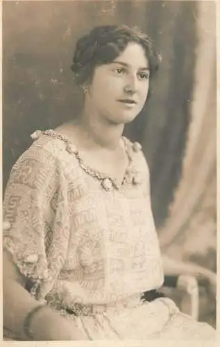 Social history souvenir real photo elegant woman coiffure