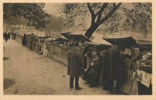 CPA France Paris old book sellers on the Quai Malaquais