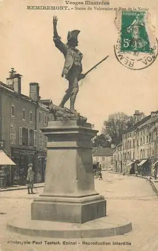 CPA France Remiremont statue du Volontaire et rue de la Xavee