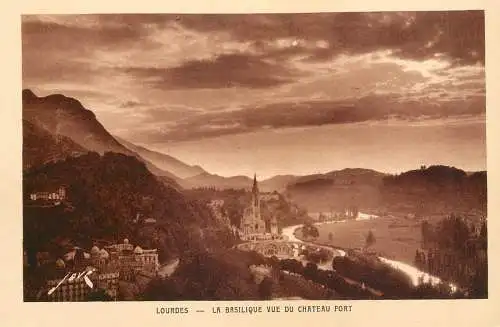 CPA France Lourdes la basilique