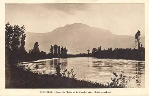 CPA France Grenoble bords de l' Isere et le Moucherotte