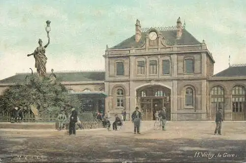 CPA France Vichy la gare