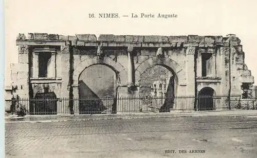 CPA France Nîmes la porte Auguste