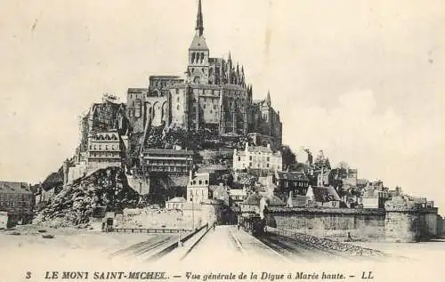 CPA France le Mont Saint Michel digue a maree haute
