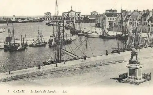 CPA France Calais le bassin du Paradis harbour sailing vessel