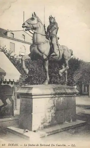 CPA France Dinan la statue de Bertrand du Guesclin