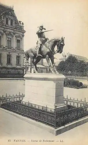 CPA France Vannes statue de Richemont
