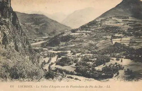 CPA France Lourdes la vallee d' Argeles vue du funiculaire