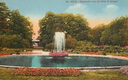 CPA France Metz esplanade jet d' eau et kiosque