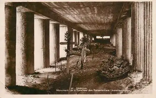 CPA France Verdun monument de la tranche des baionettes