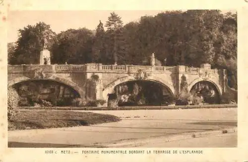CPA France Metz fontaine monumentale terrasse de l'esplanade