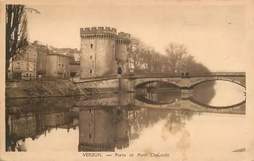 CPA France Verdun port et pont Chaussee