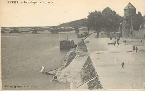 CPA France Nevers Tour Goguin et la Loire
