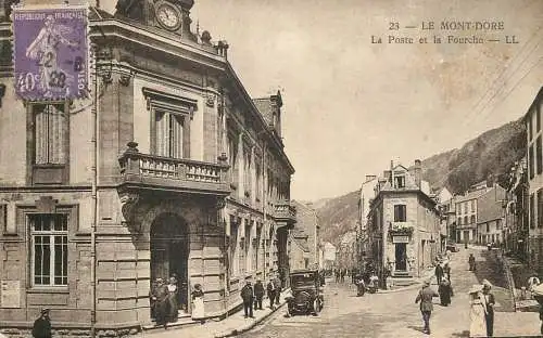 CPA France Le Mont-Dore la poste et la Fourche