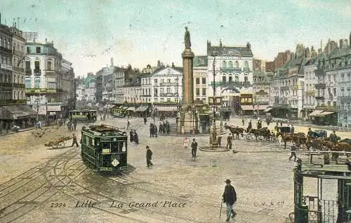 CPA France Lille la grand place tram