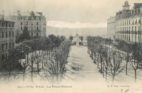 CPA France Pau la Place Royale