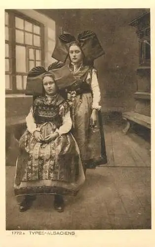 CPA France types alsaciens traditional costumes