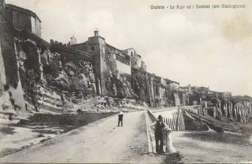 Italy postcard Orvieto le Rupi