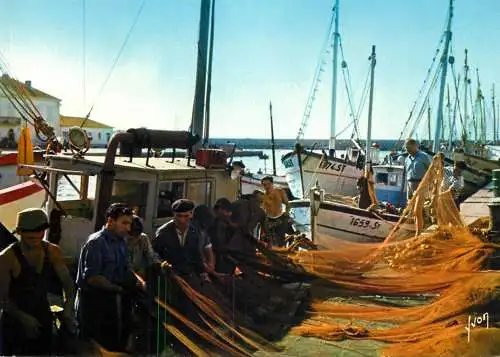Navigation sailing vessels & boats themed postcard Herault Sete fisherman harbour