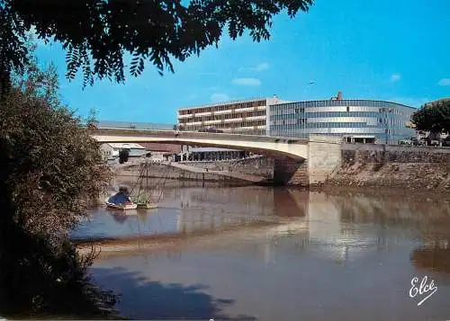 Navigation sailing vessels & boats themed postcard Gironde Libourne bridge boat
