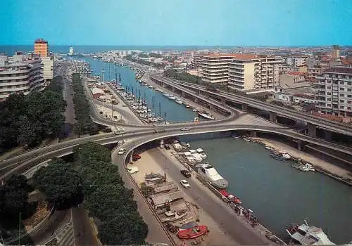 Navigation sailing vessels & boats themed postcard Pescara Porto canale