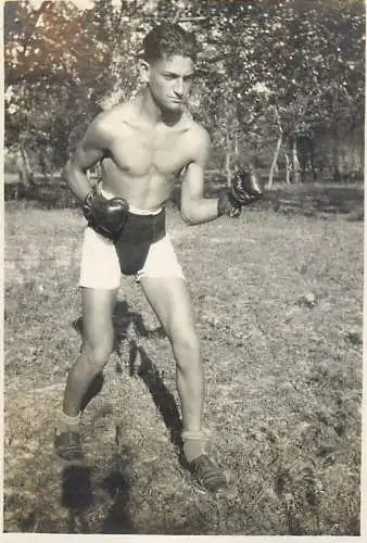 Boxeur posing vintage photo