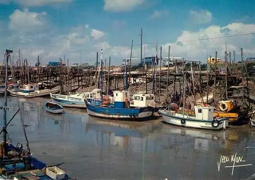 Navigation sailing vessels & boats themed postcard Beauvoir sur Mer harbour