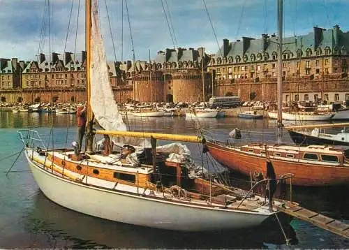 Navigation sailing vessels & boats themed postcard Saint Malo yachts fort