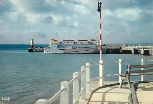 Navigation sailing vessels & boats themed postcard Royan la pointe de Grave ferry