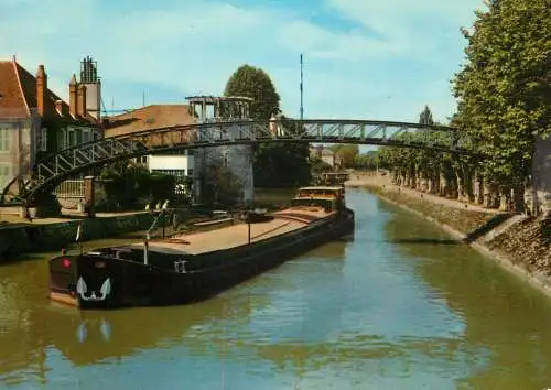 Navigation sailing vessels & boats themed postcard Montargis barges bridge