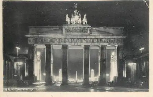 Germany Berlin Brandenburger Tor bei Nacht