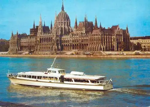 Navigation sailing vessels & boats themed postcard Hungary Budapest Parliament cruise ship