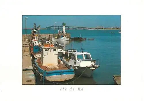 Navigation sailing vessels & boats themed postcard Ile de Re lighthouse tugboat