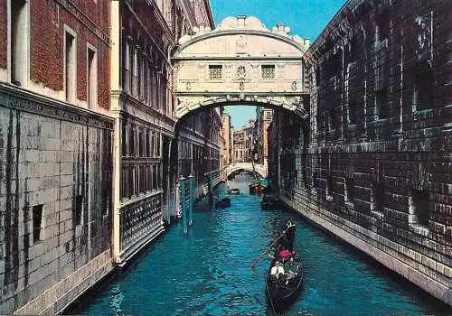 Navigation sailing vessels & boats themed postcard Venice the bridge of sighs