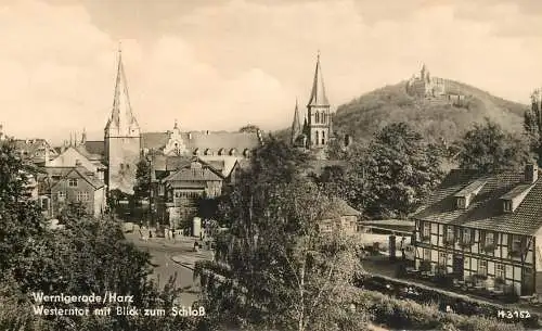 Germany Wernigerode am Harz Westerntor mit Blick zum Schloss