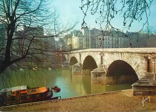 Navigation sailing vessels & boats themed postcard Paris le bords de la Seine